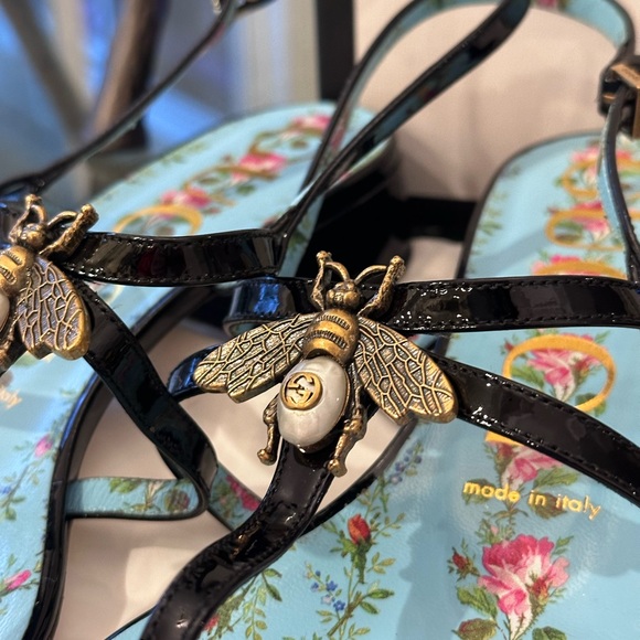 $850 Gucci New in Box Black Patent Leather Bee  Sandals sz 39 (8) - Picture 3 of 15